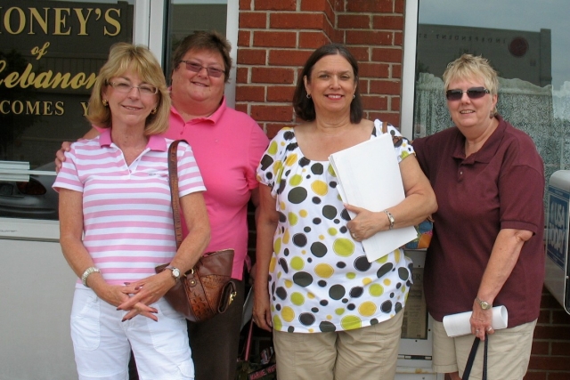 Gwen, Bo, Pati & Anna after our Saturday breakfast meeting at Shoneys