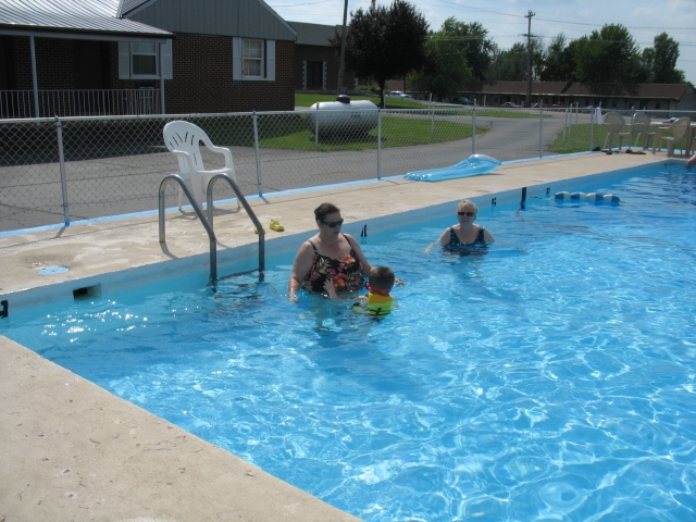 Munger Moss Pool With Pati, Anna, and Conner